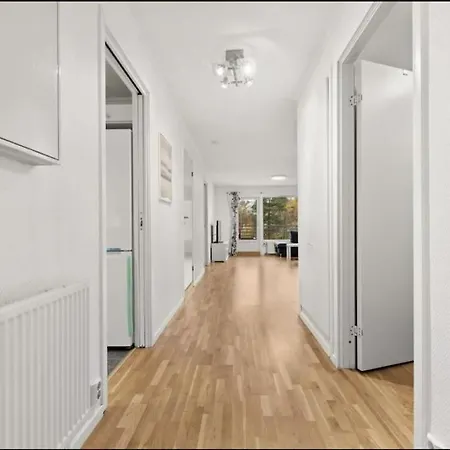 Apartment In Sandvika, 15 Minutes From Oslo. *